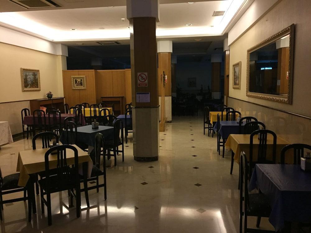Hotel Ciudad De Фуэнлабрада Экстерьер фото