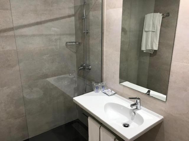Hotel Ciudad De Фуэнлабрада Экстерьер фото