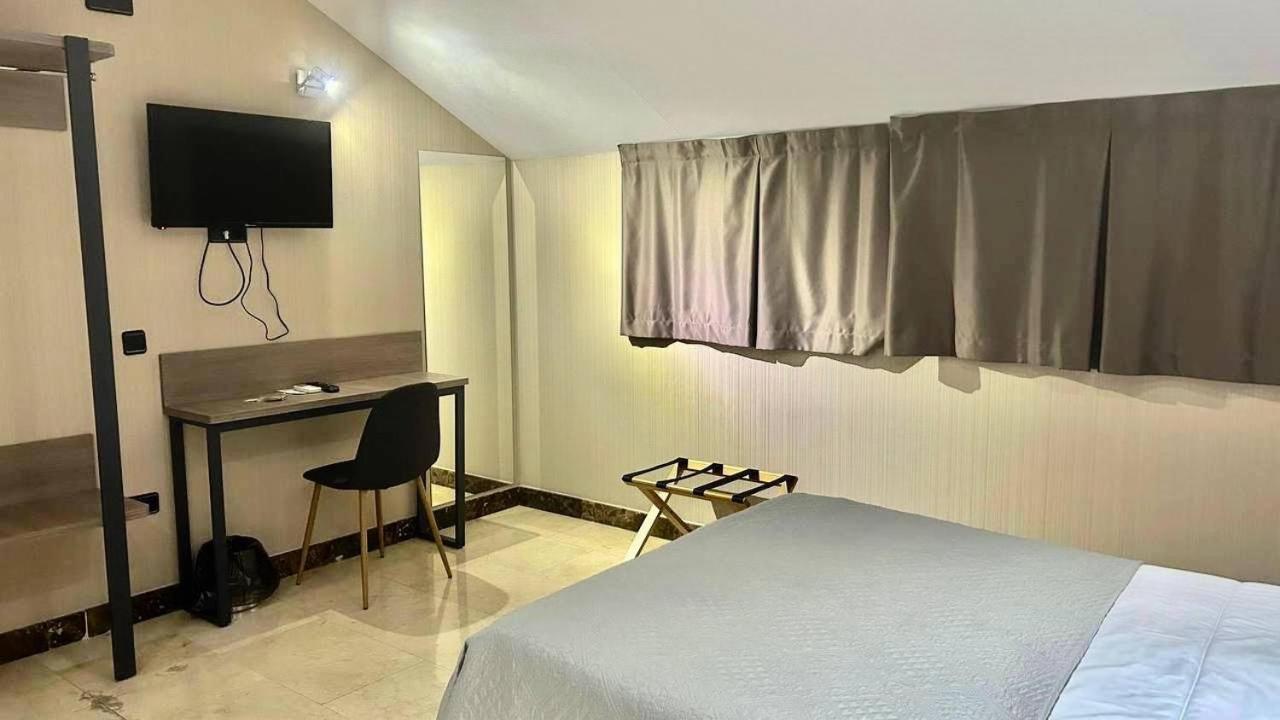 Hotel Ciudad De Фуэнлабрада Экстерьер фото