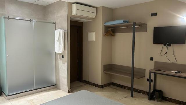 Hotel Ciudad De Фуэнлабрада Экстерьер фото