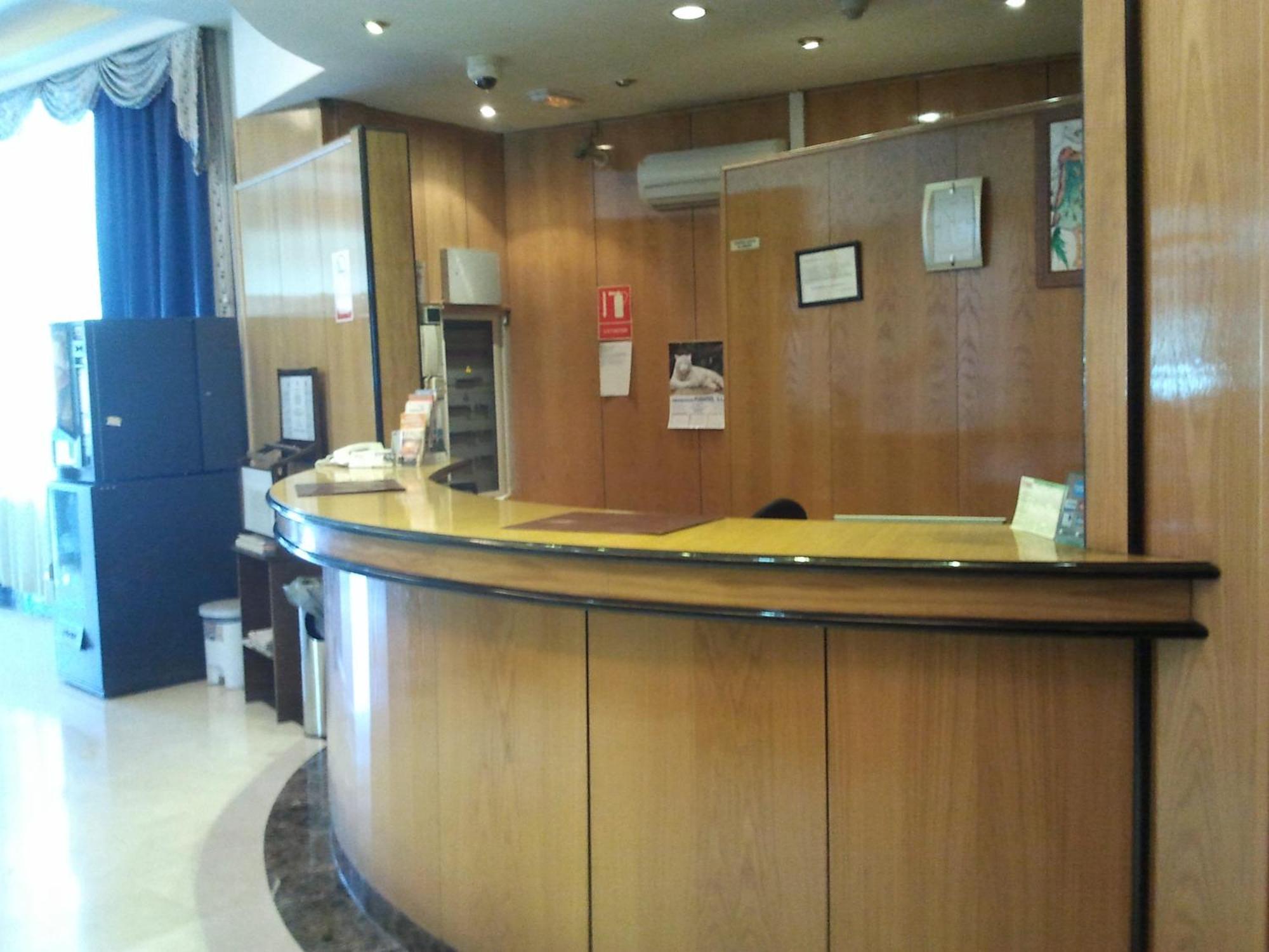 Hotel Ciudad De Фуэнлабрада Экстерьер фото