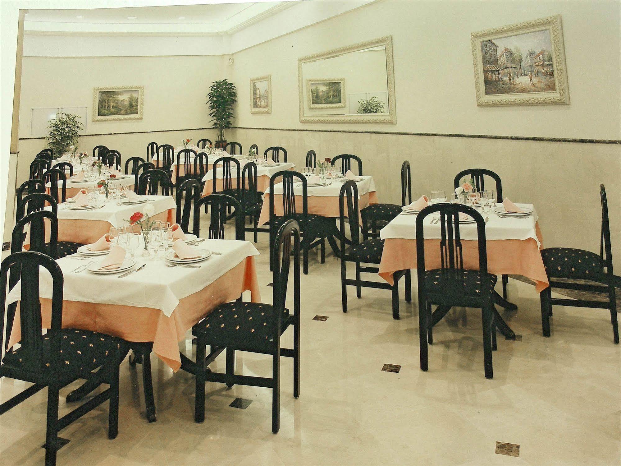 Hotel Ciudad De Фуэнлабрада Экстерьер фото